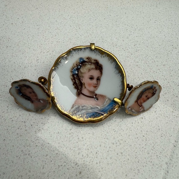Vintage Limoges Porcelain Hand Painted Brooch and Screwback Earrings Set 1940s - Picture 4 of 15